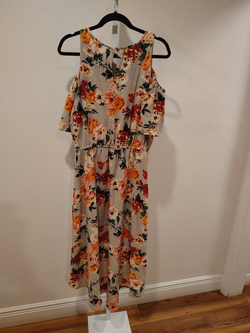 Apt. 9 Women's Floral High Low Dress Size Medium Cold Shoulder Polyester NWT - Picture 11 of 11